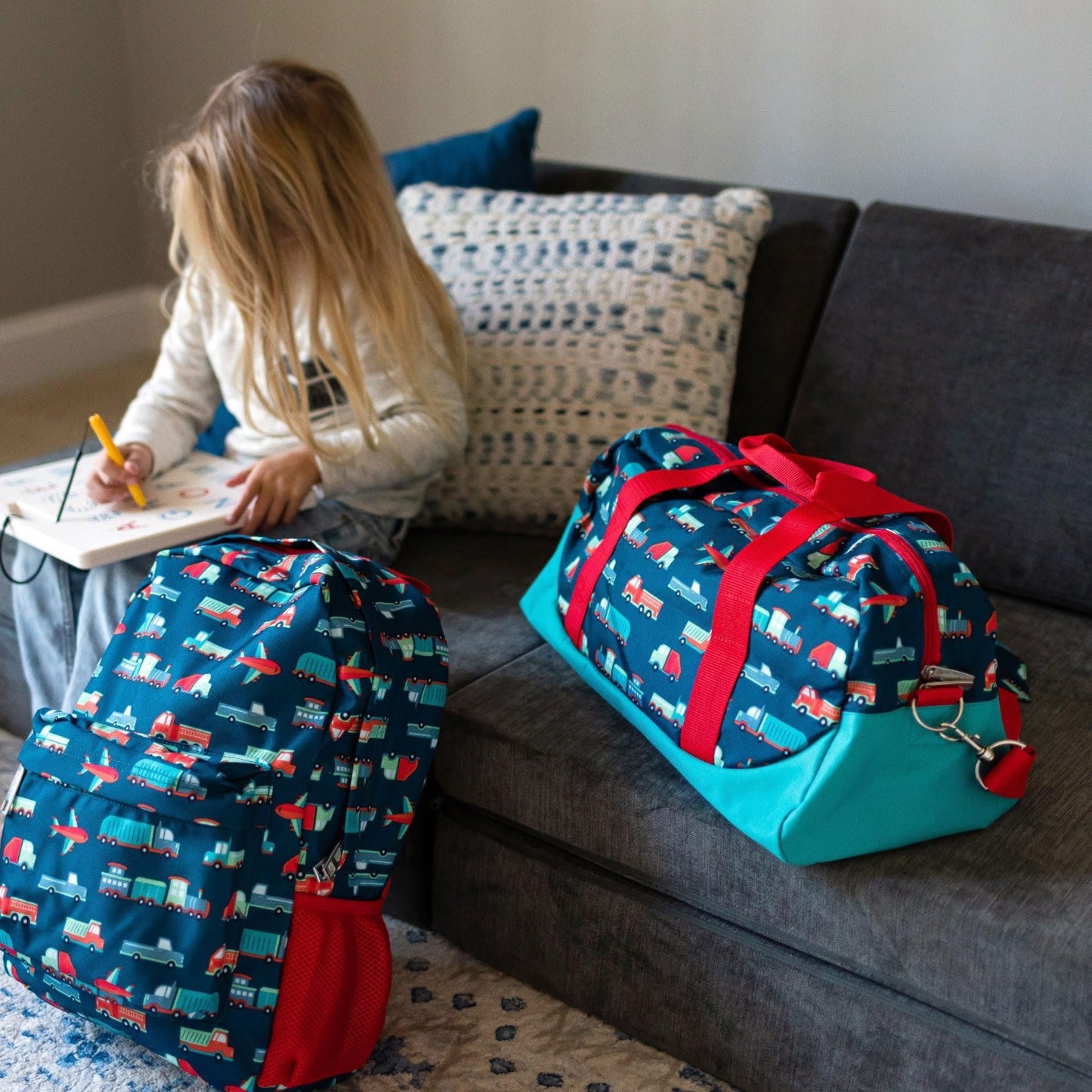 Kids Overnighter Duffel Bag - Lightweight Travel Bag for School & Sleepovers, Du8