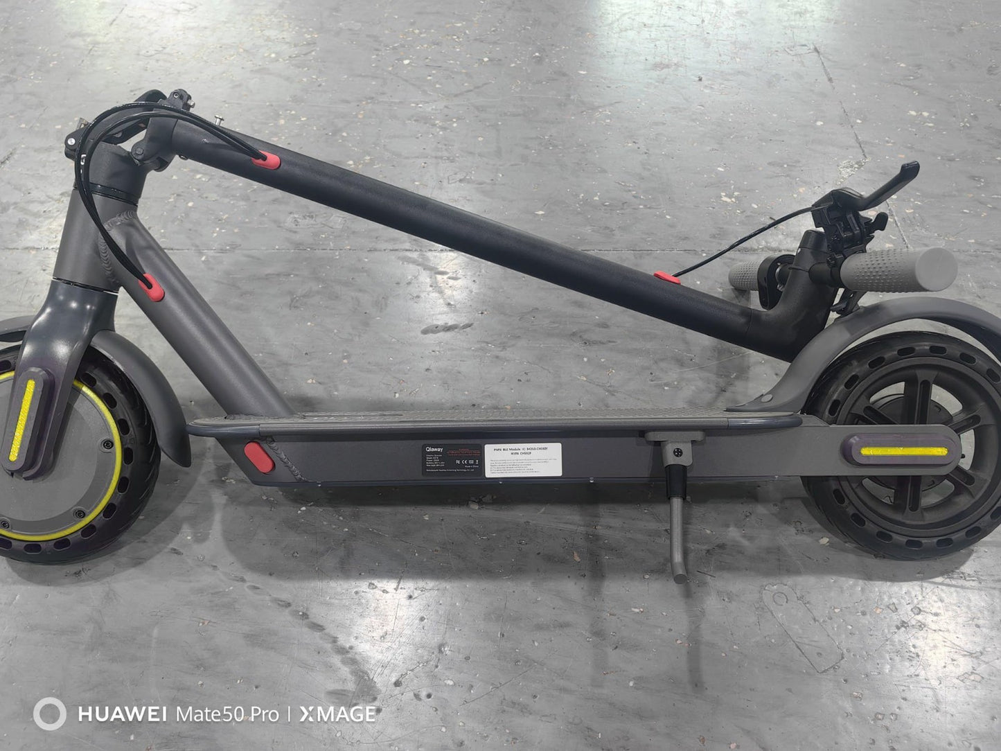 Electric Scooter 8.5''/10'' - 19/20MPH, 700/1000W Motor, 15/22 Miles Range, Port8