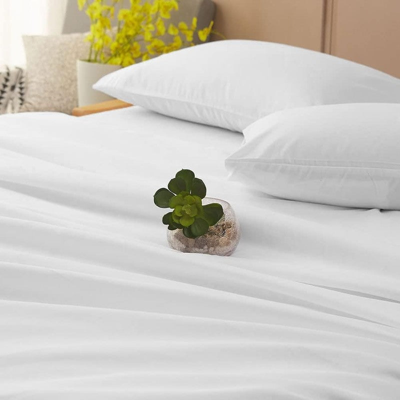 Luxury 1800 Thread Count Microfiber Bed Sheet Set   Queen White, 4 Pieces2