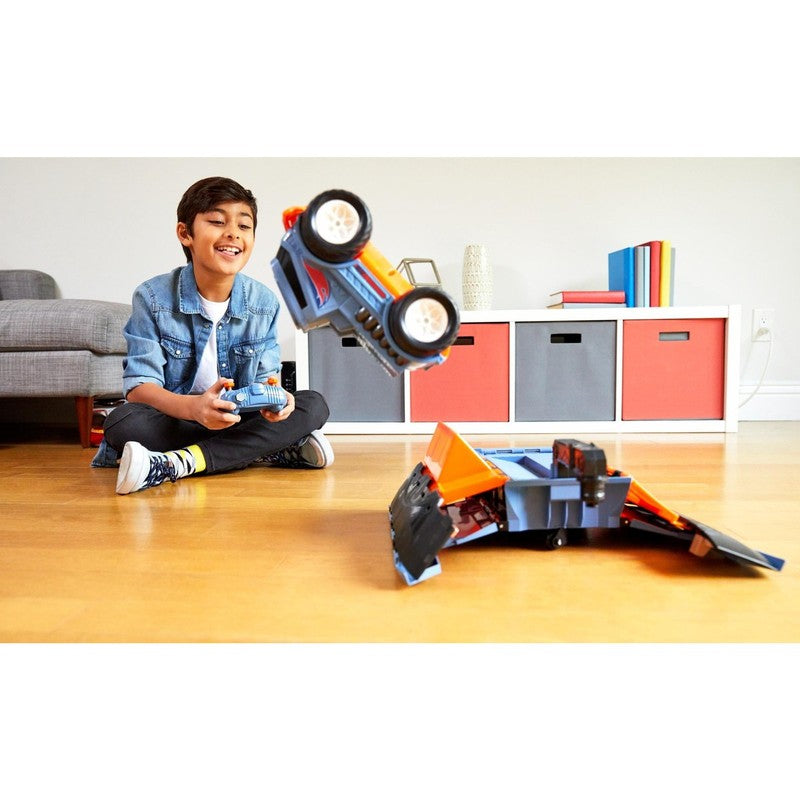 R/C Trick Truck Transforming Stunt Park Vehicle7