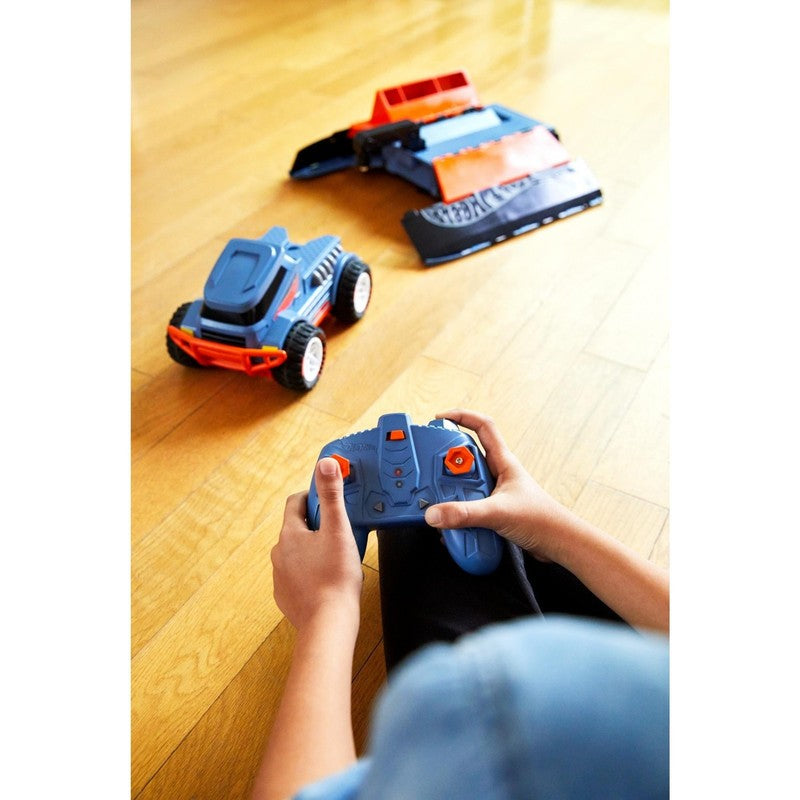 R/C Trick Truck Transforming Stunt Park Vehicle5
