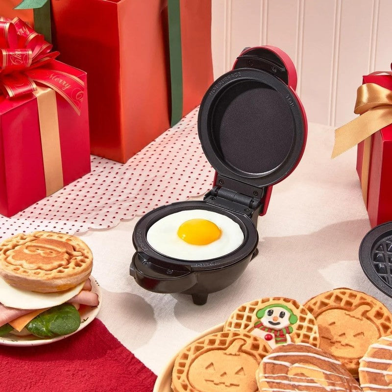 7-in-1 Mini Waffle Maker Multimaker Santa Pumpkin Snowman Plates Red3