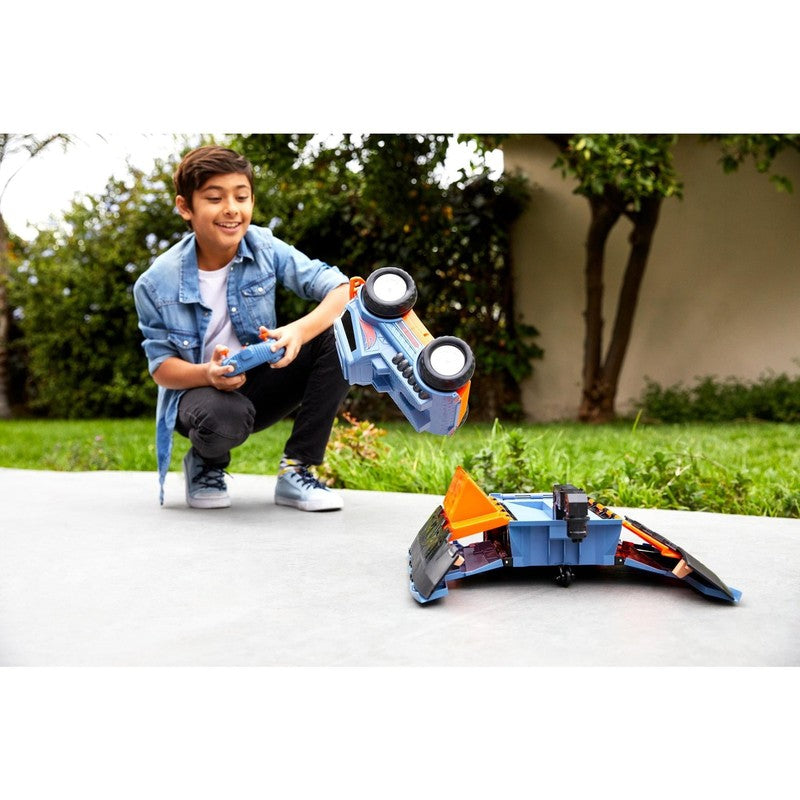 R/C Trick Truck Transforming Stunt Park Vehicle9