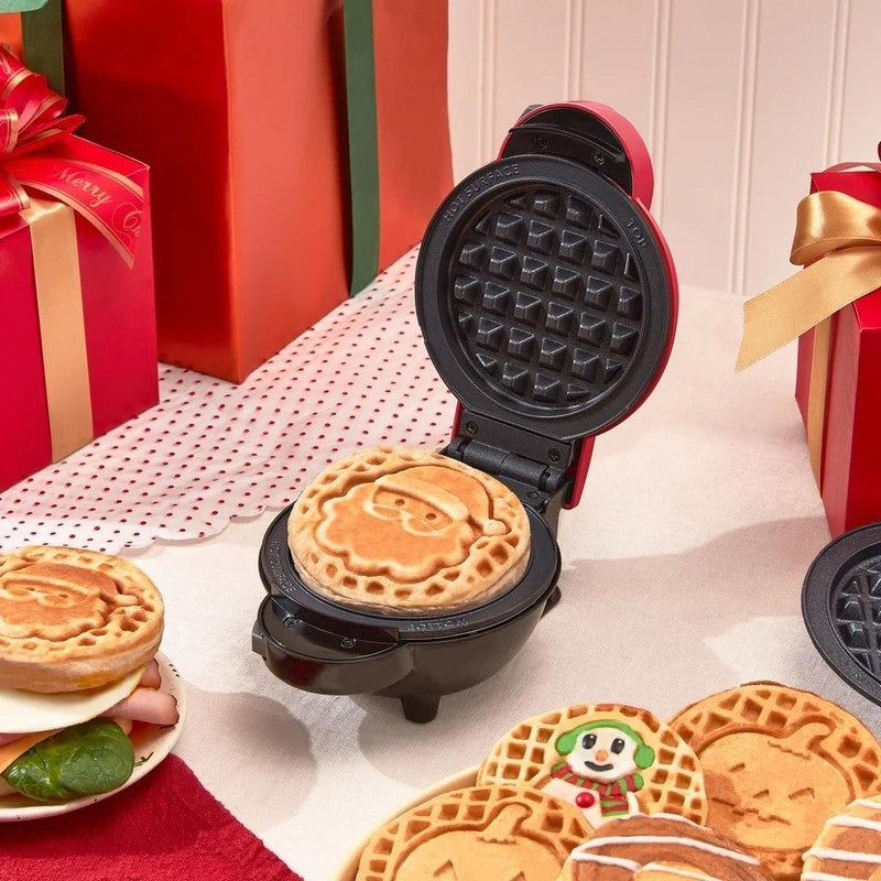 7-in-1 Mini Waffle Maker Multimaker Santa Pumpkin Snowman Plates Red1