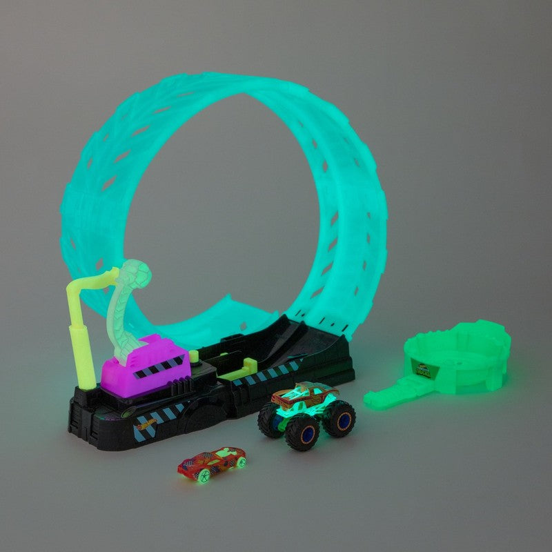 Monster Trucks Glow-In-The Dark Epic Loop Challenge Playset1