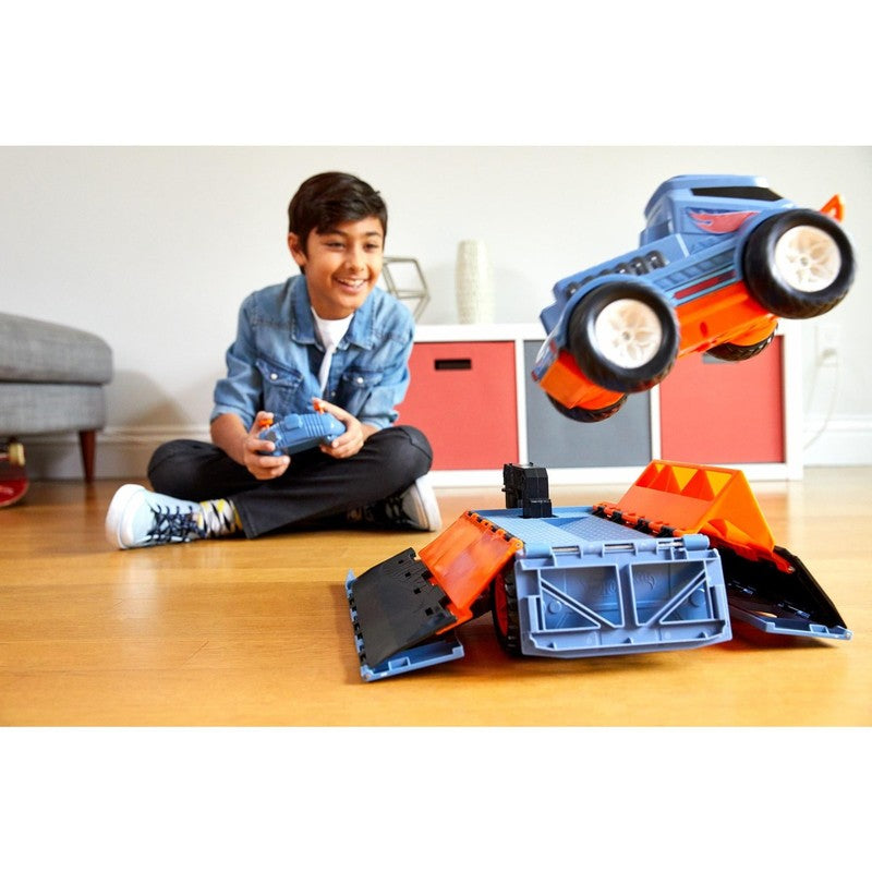 R/C Trick Truck Transforming Stunt Park Vehicle6