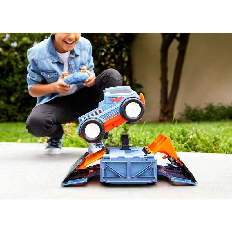 R/C Trick Truck Transforming Stunt Park Vehicle8