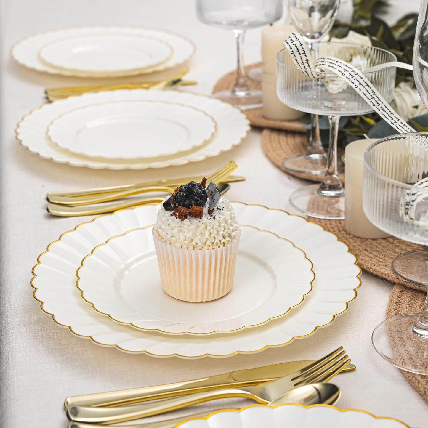 50PCS Heavy Duty Ivory Scalloped Plastic Plates with Gold Rim - 25 Dinner & 25 D2
