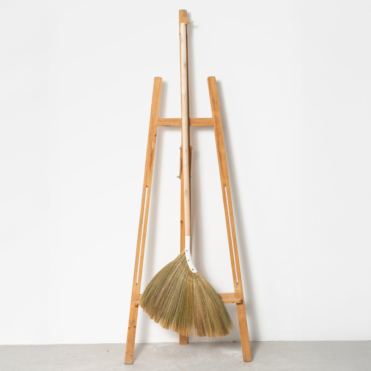 Natural Indoor Grass Broom - Long Handle Broom for Home, Garage, Office & Kitche2