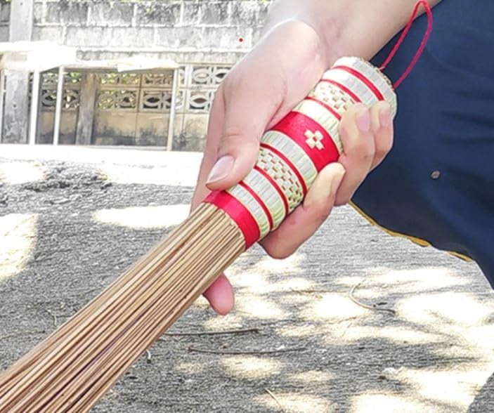 32" Heavy Duty Outdoor Coconut Leaf Broom - Multi-Surface Rustic Thai Broom8