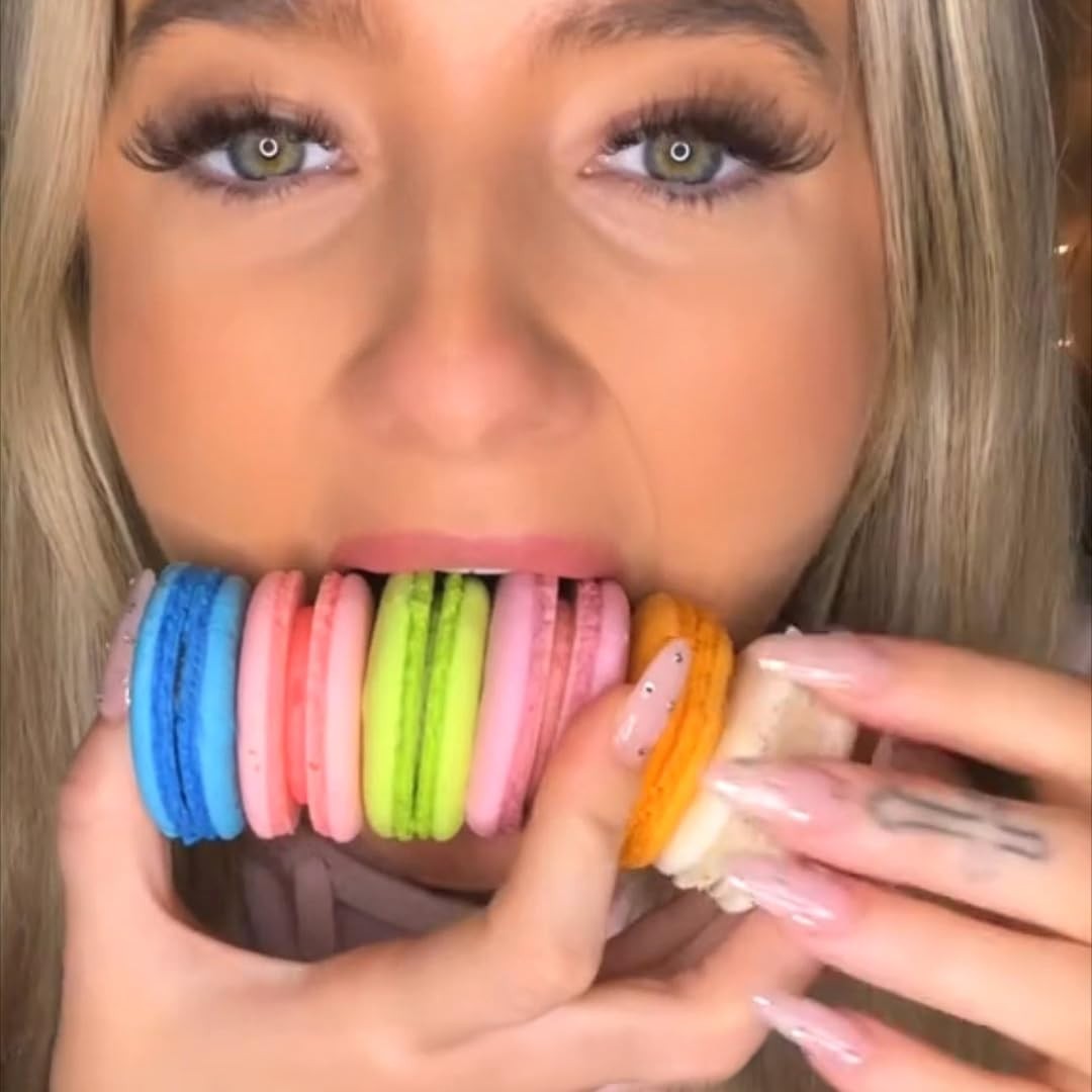 Gourmet Macaron Gift Box - 24 Assorted French Macarons, Sweet Treats, Desserts1