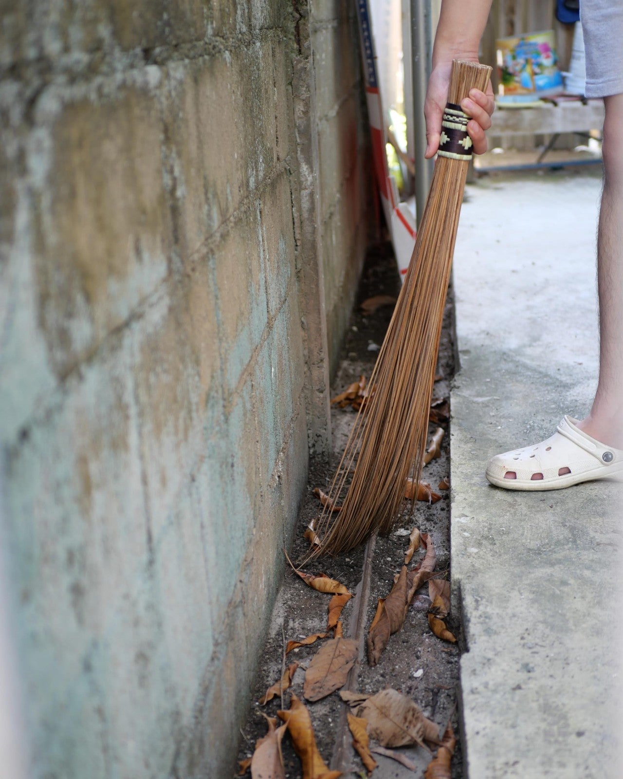 32" Heavy Duty Outdoor Coconut Leaf Broom - Sturdy Multi-Surface Cleaning Tool3
