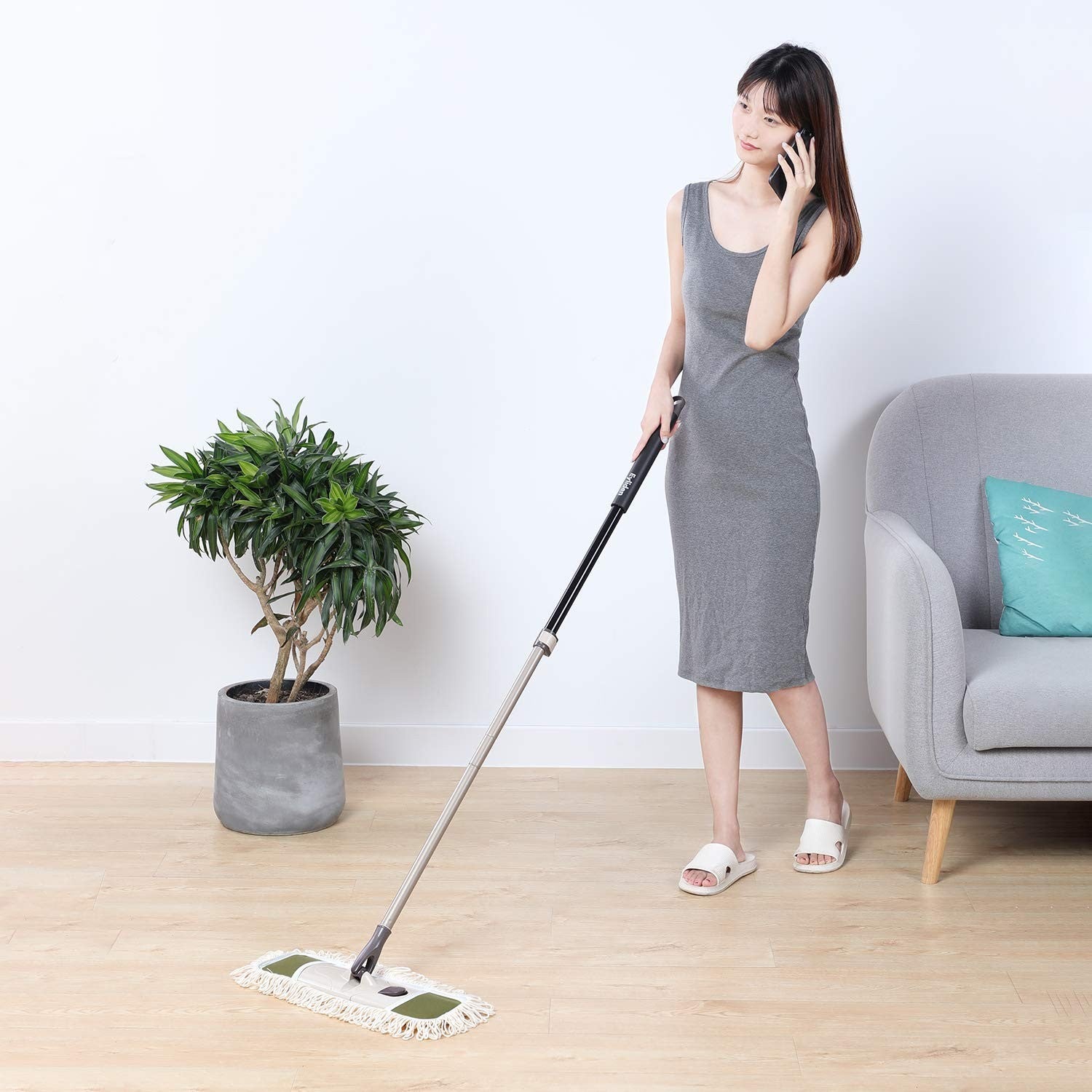 Microfiber Dust Mop with 2 Pads - Quick Swap for Home & Commercial Cleaning8