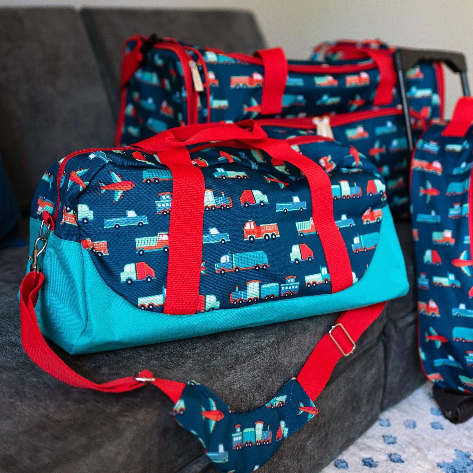 Kids Overnighter Duffel Bag - Lightweight Travel Bag for School & Sleepovers, Du2