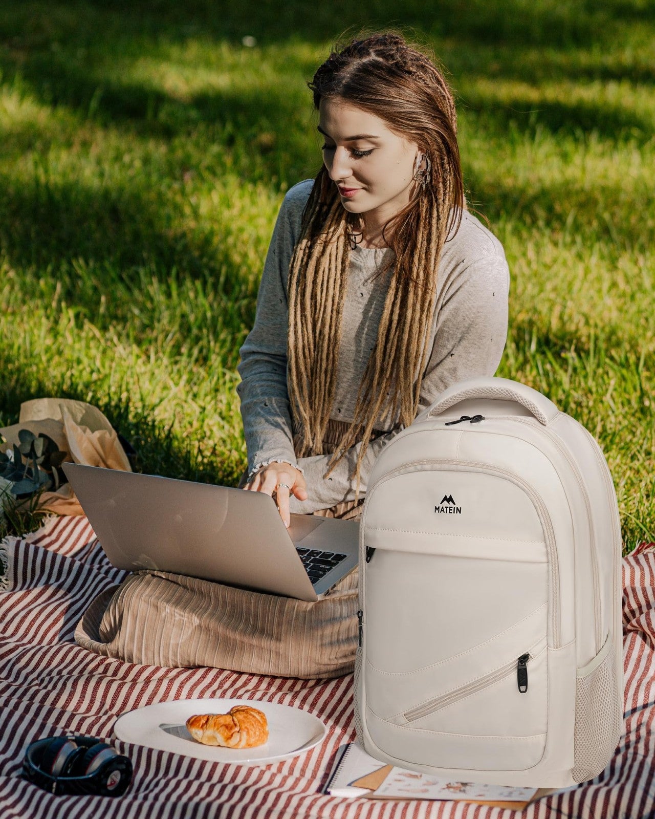 Large Capacity Beige Laptop Backpack for Women, TSA Friendly Travel Bag2