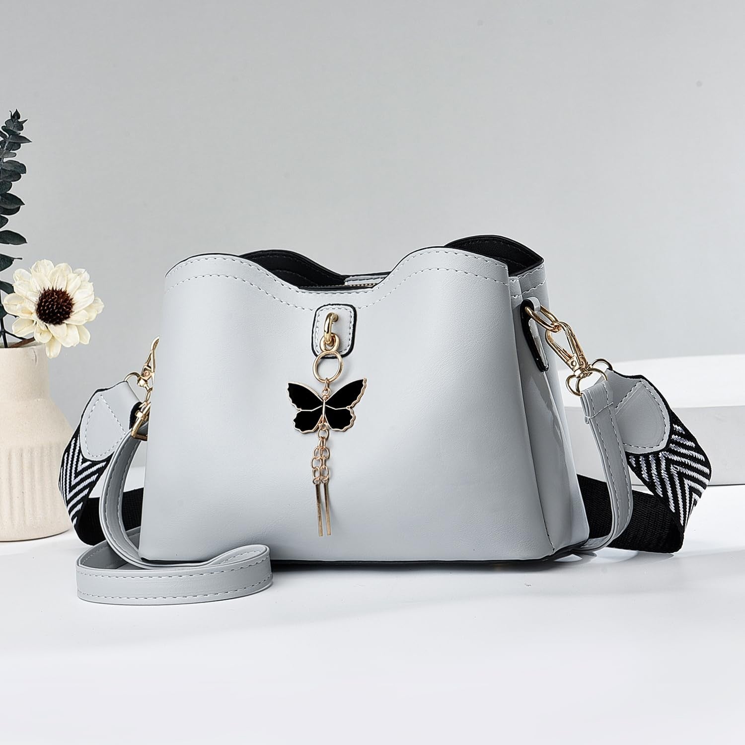 Stylish Lightweight Crossbody Bag for Women & Teens - Fashionable Handbag Purse2