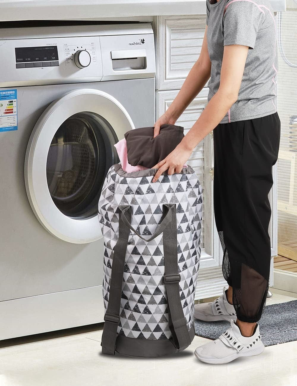 Optimized eBay Title:  "Durable Laundry Backpack with Shoulder Straps & Mesh Po6
