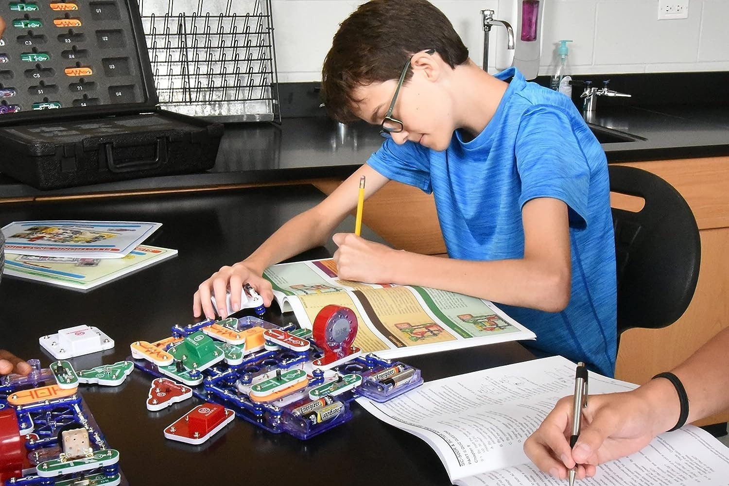 Snap Circuits Extreme Electronics Kit   STEM Learning, Fun Projects, Educational7